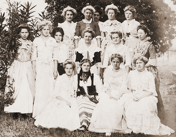 Photo of The Non Pariel Club in 1908.