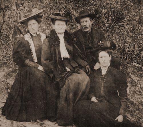 Photo of The Edwin Clayton Slosson Family.