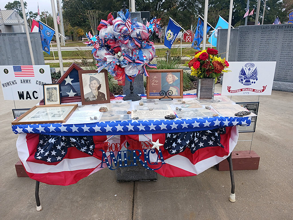 Photo of Silverhill Veteran's Day ceremony.