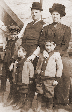 Photo of Charles G. Hoiles family about 1910