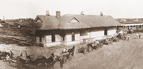 Photo of the Silverhill Train Depot in Robertsdale about 1915.