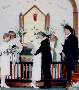 Picture of wedding of Laura Burnett and Steven Cushing.